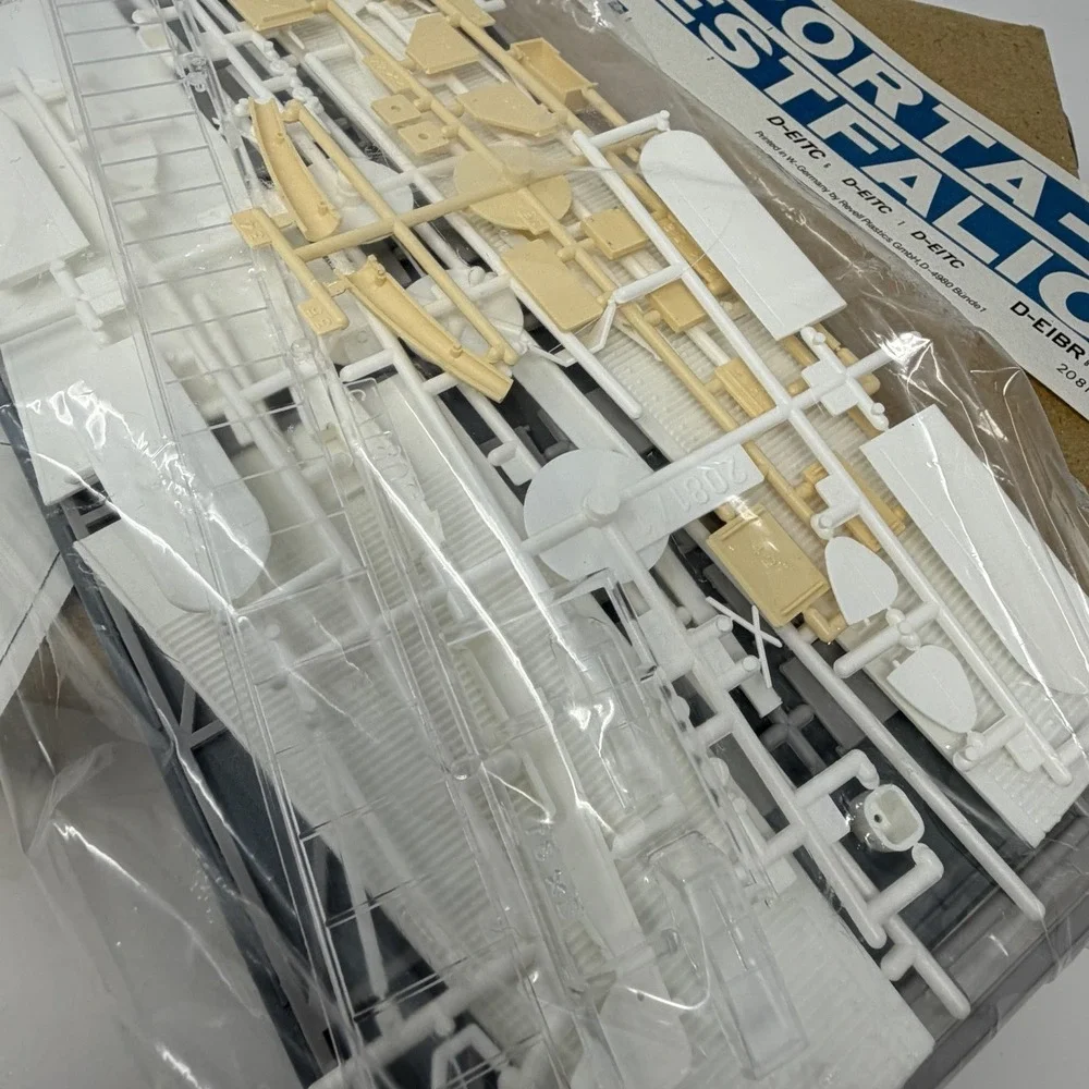 Revell enhance hangar
